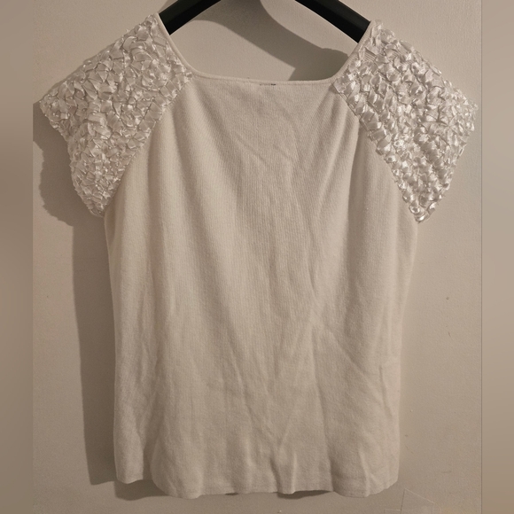 Chic White Ruffled Sleeve Ribbed Blouse - Picture 5 of 5
